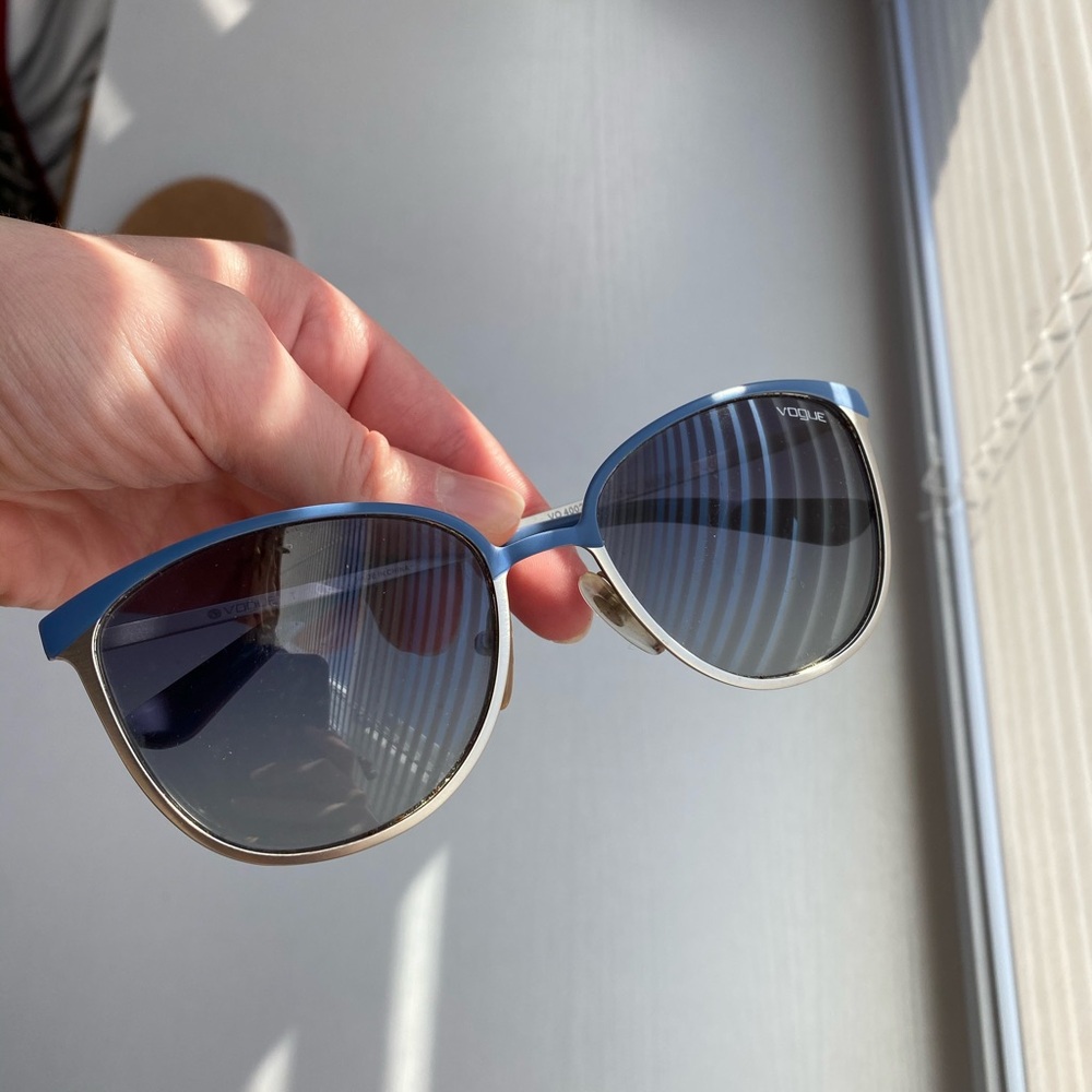 Vogue Sunglasses with Gradient Blue Lenses Metal Frames Sunglasses Sunnies